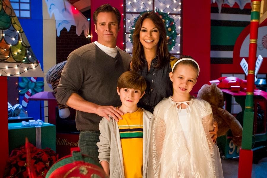 25 Best Hallmark Christmas Movies List to Watch with Your Family