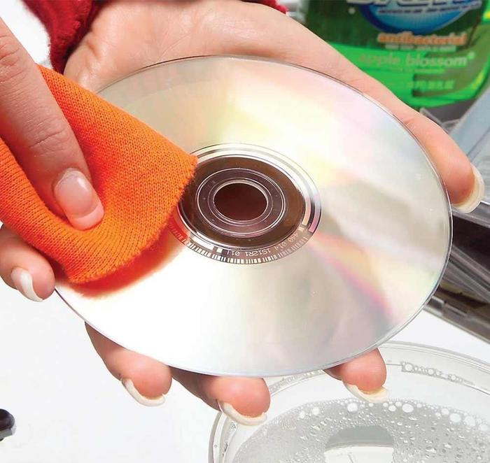 DVD CD Repair Kit with Cleaning Solution Included - Hand Powered CD DVD  Cleaner and Scratch Remover Cleans and Polishes Discs with Minor Damage 